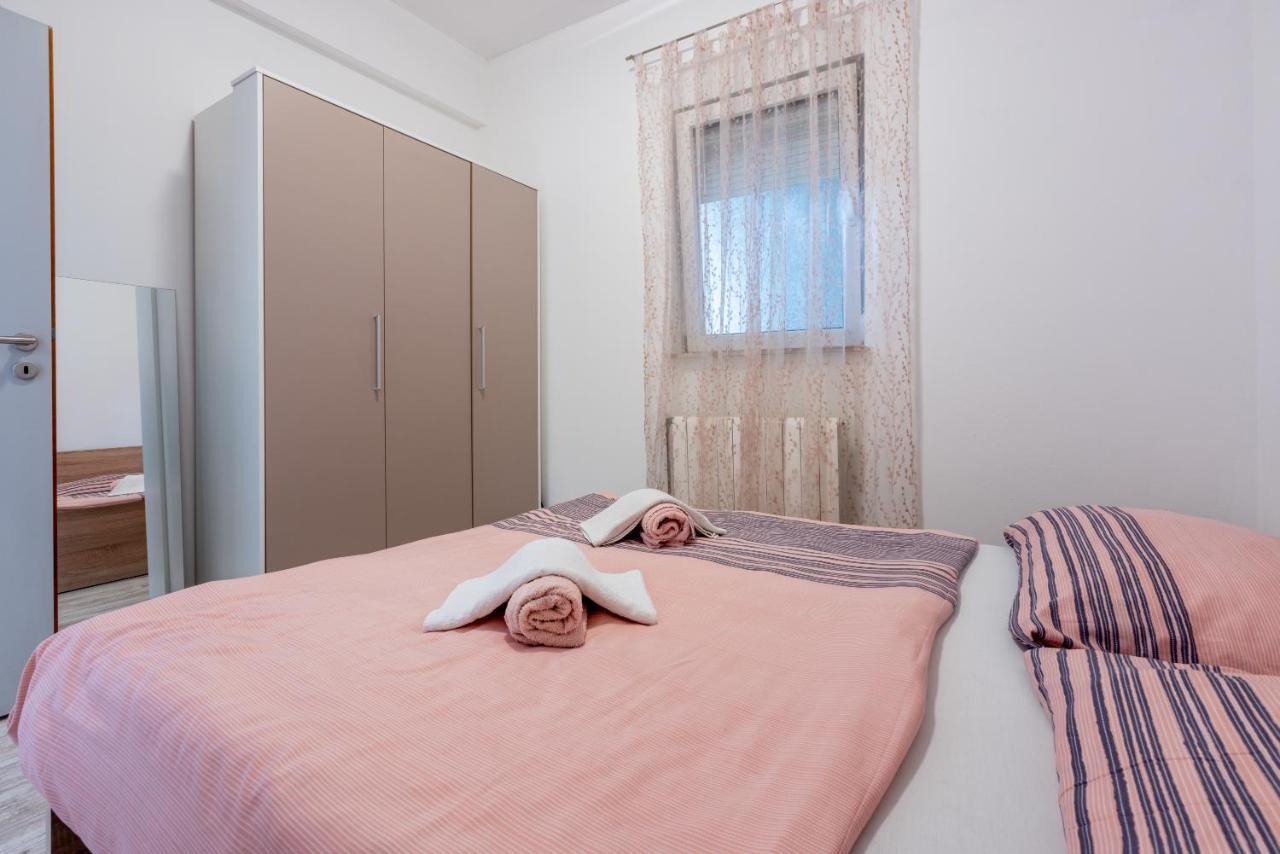 Apartments Antonija Crikvenica Bagian luar foto