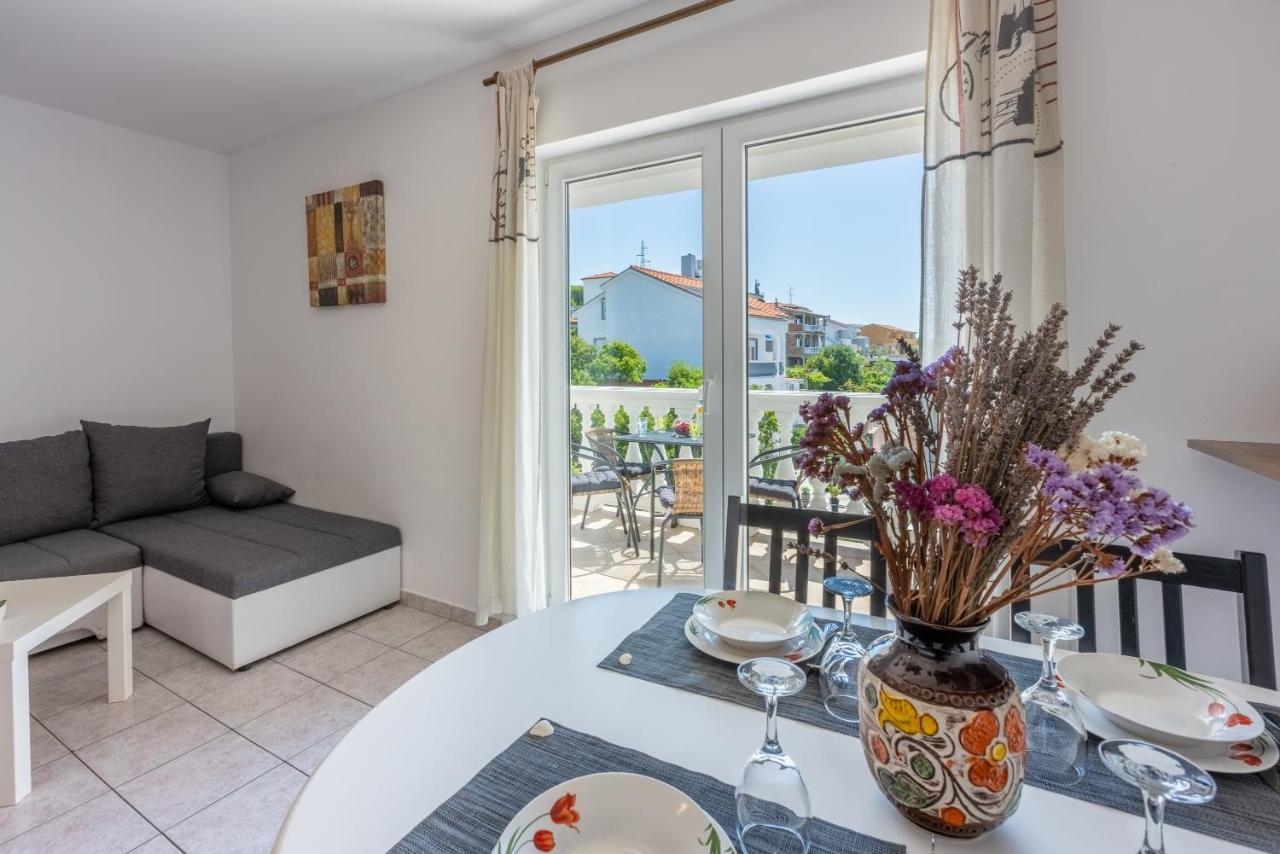 Apartments Antonija Crikvenica Bagian luar foto