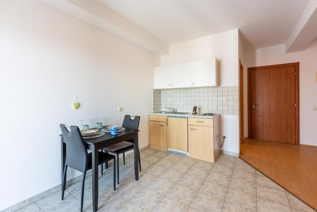 Apartments Antonija Crikvenica Bagian luar foto