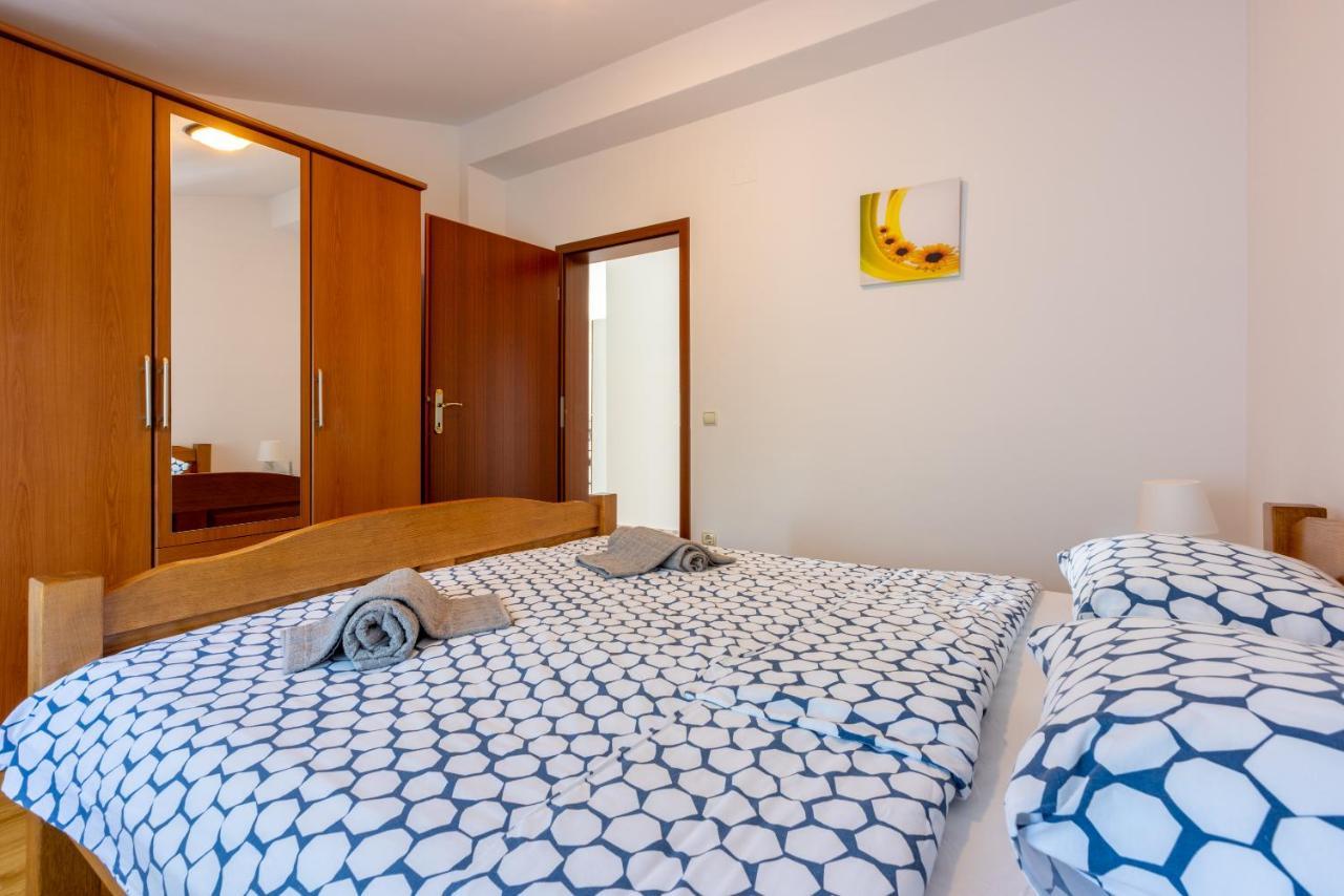 Apartments Antonija Crikvenica Bagian luar foto