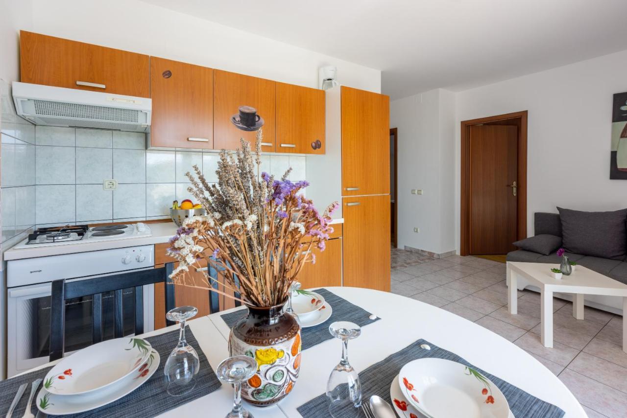 Apartments Antonija Crikvenica Bagian luar foto
