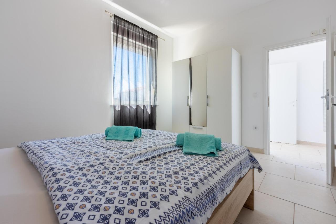 Apartments Antonija Crikvenica Bagian luar foto