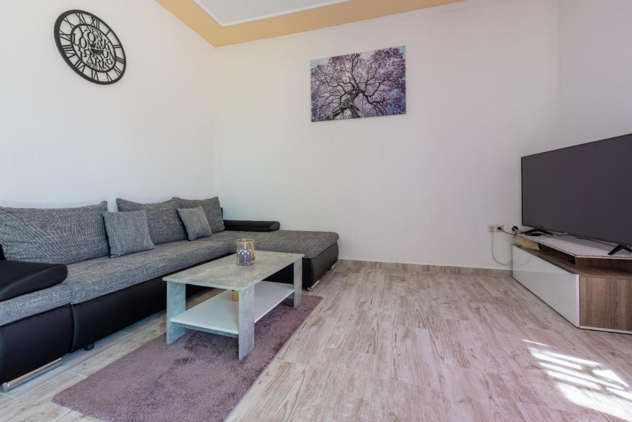 Apartments Antonija Crikvenica Bagian luar foto