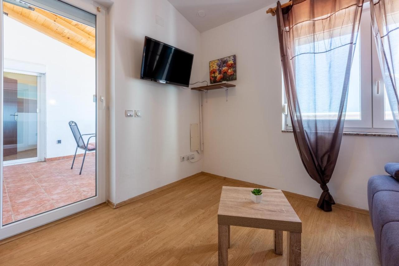 Apartments Antonija Crikvenica Bagian luar foto