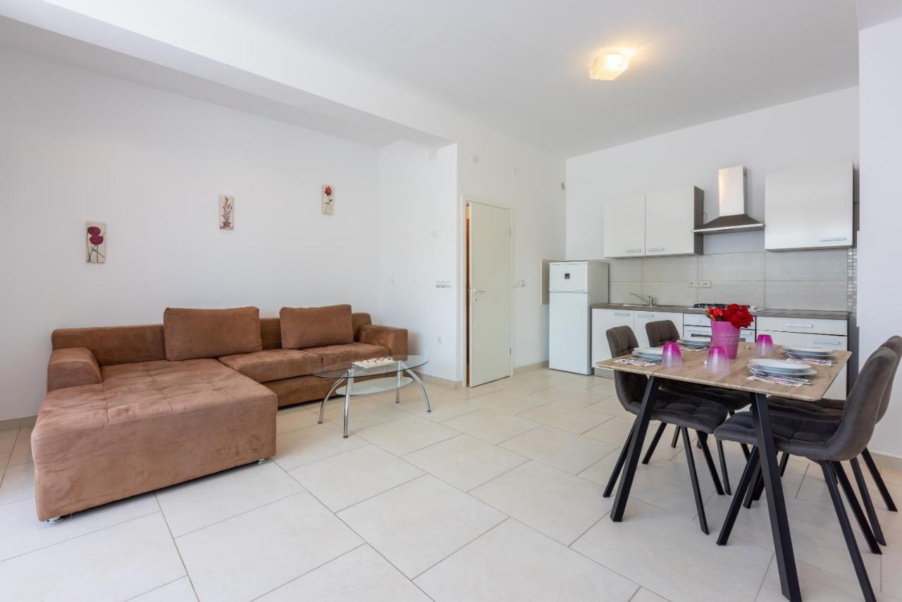 Apartments Antonija Crikvenica Bagian luar foto